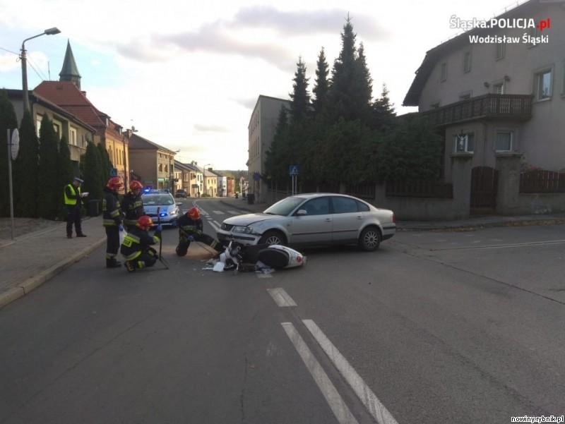 62-letni motorowerzysta z urazem nogi trafił do szpitala / Policja Wodzisław