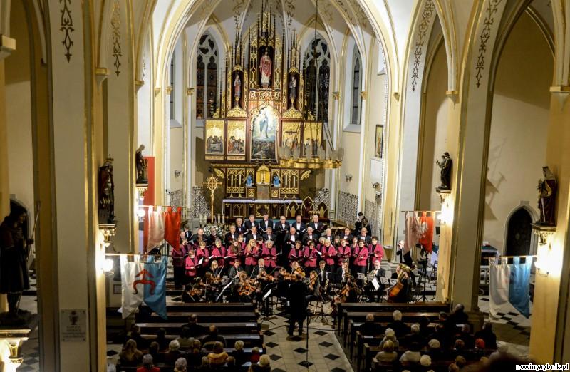 Chór Jadwiga świętował swój jubileusz w kościele pw. Wniebowzięcia Najświętszej Maryi Panny / Gazeta Wodzisławska