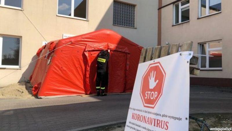 Strażacy użyczyli jastrzębskiemu szpitalowi namiotu do wstępnej segregacji pacjentw / PSP Jastrzębie